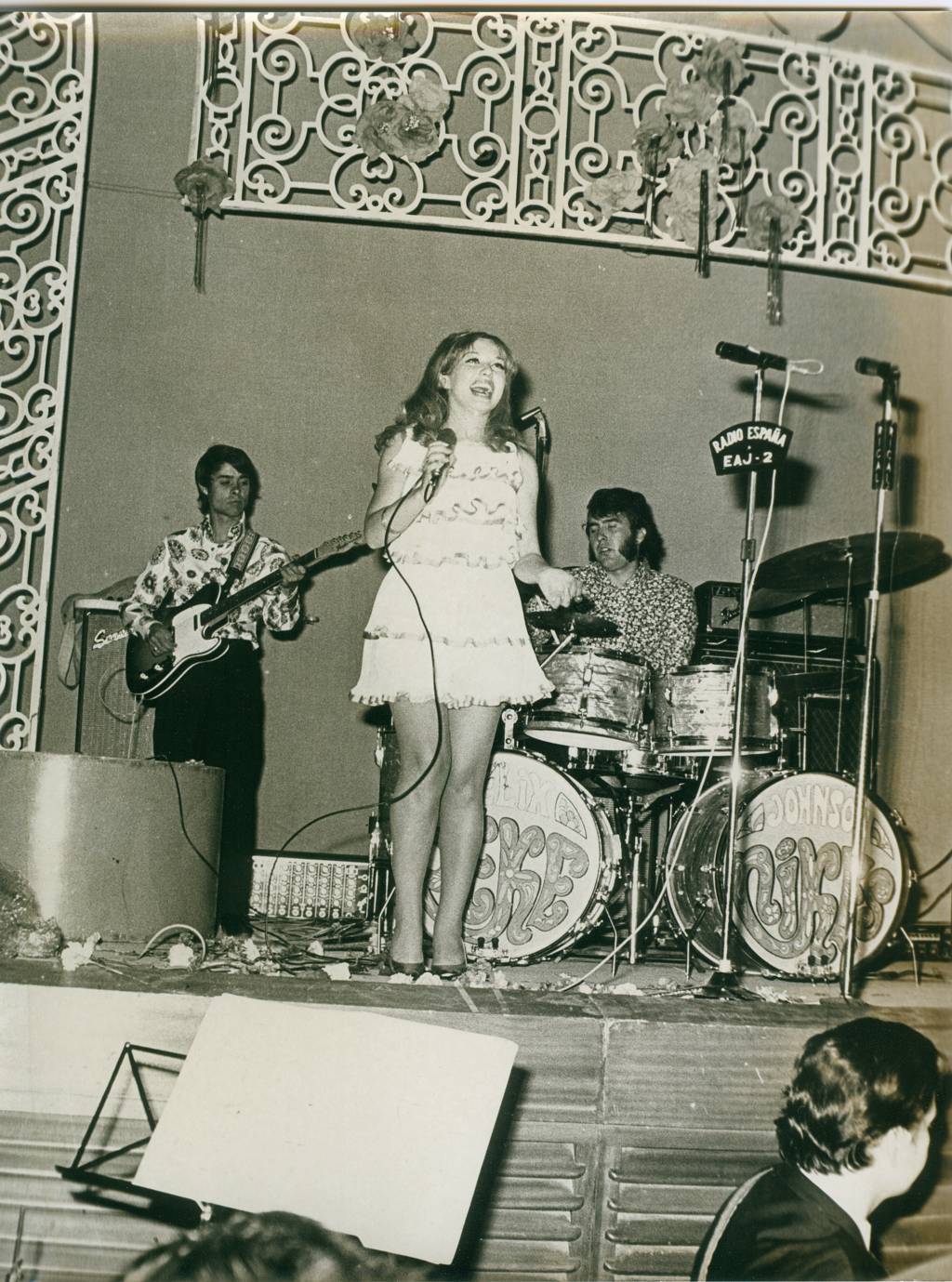 Maruja Garrido consiguió el título de la mejor cantante flamenca, con su célebre canción “La luna ya está en el bote” recibió una de las mayores ovaciones del festival. El flamenco tenía su sitio en los gustos juveniles.